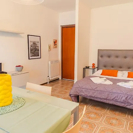 - Italian Homing Apartment